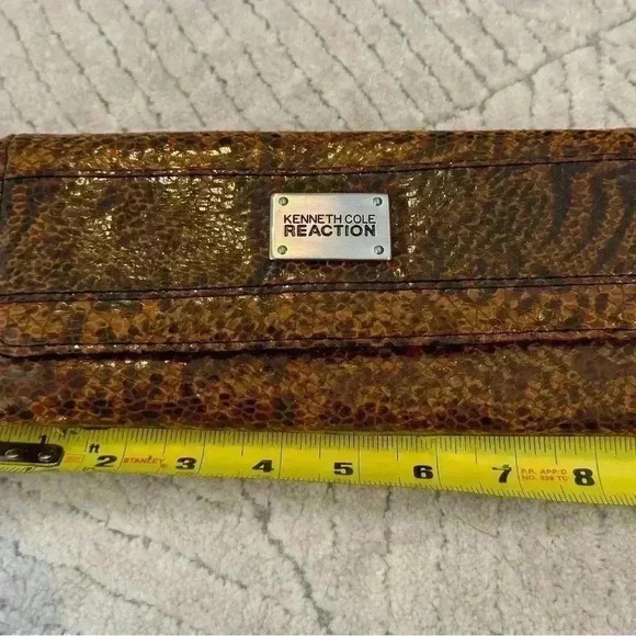 Beautiful cheetah print wallet by Kenneth Cole reaction - Picture 6 of 10